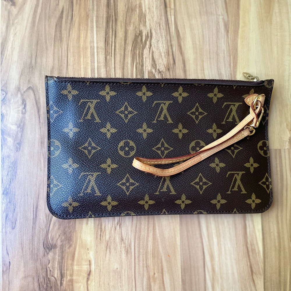 Authentic Louis Vuitton Neverfull MM With Pouch - Picture 11 of 16